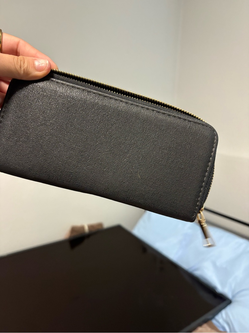Men's Black Zip Around Leather Wallet - Classic Design